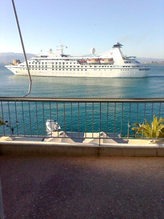 Di Fronte Alla Fortezza Nafplio Ngoại thất bức ảnh
