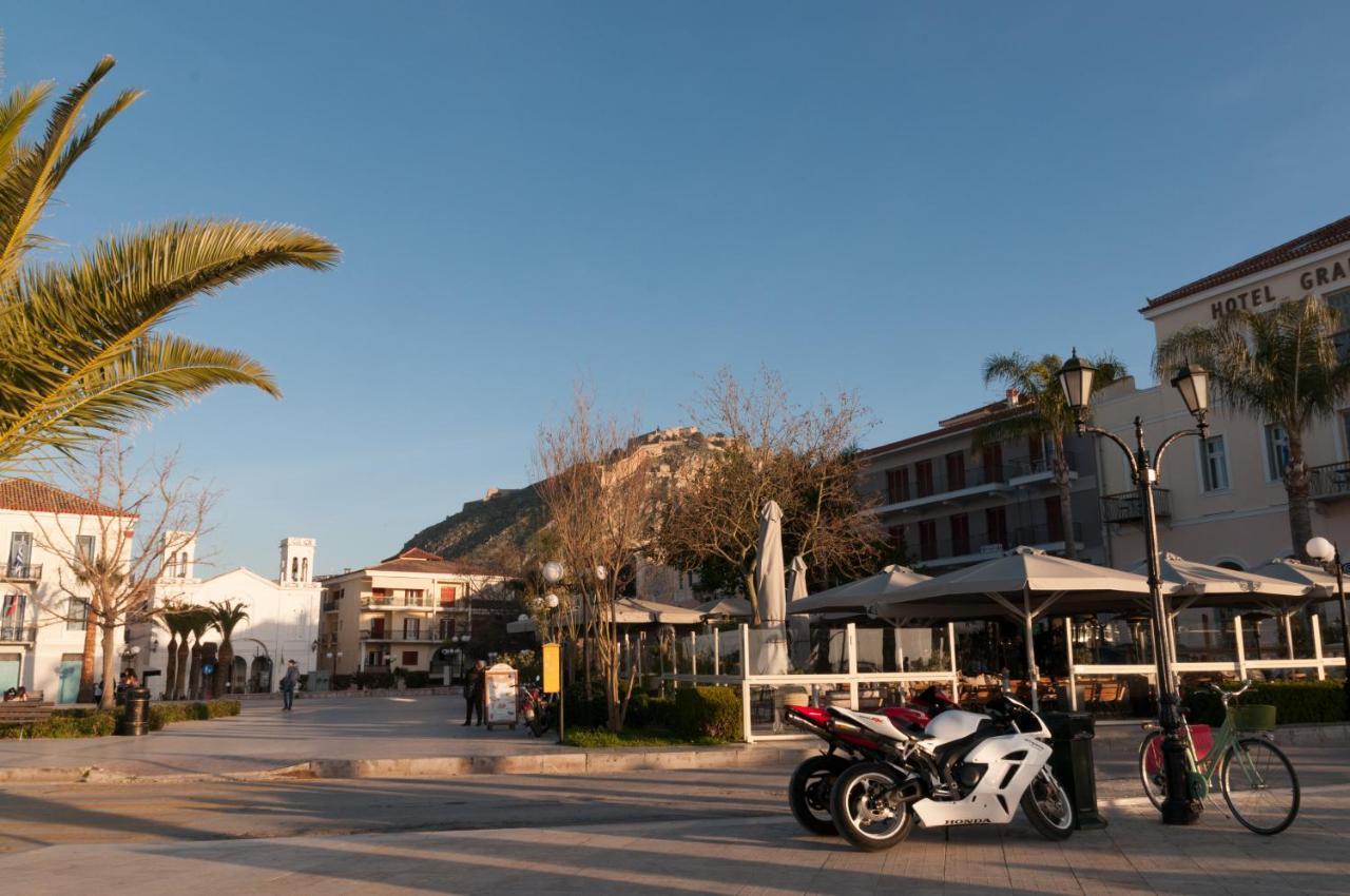 Di Fronte Alla Fortezza Nafplio Ngoại thất bức ảnh